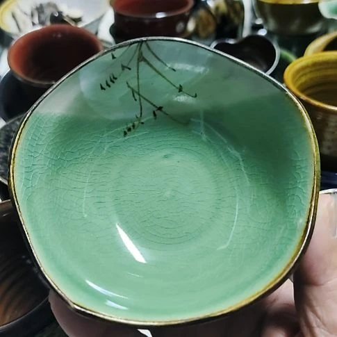 瓷片瓷片,各种摆件,均有瑕疵。沙锅!