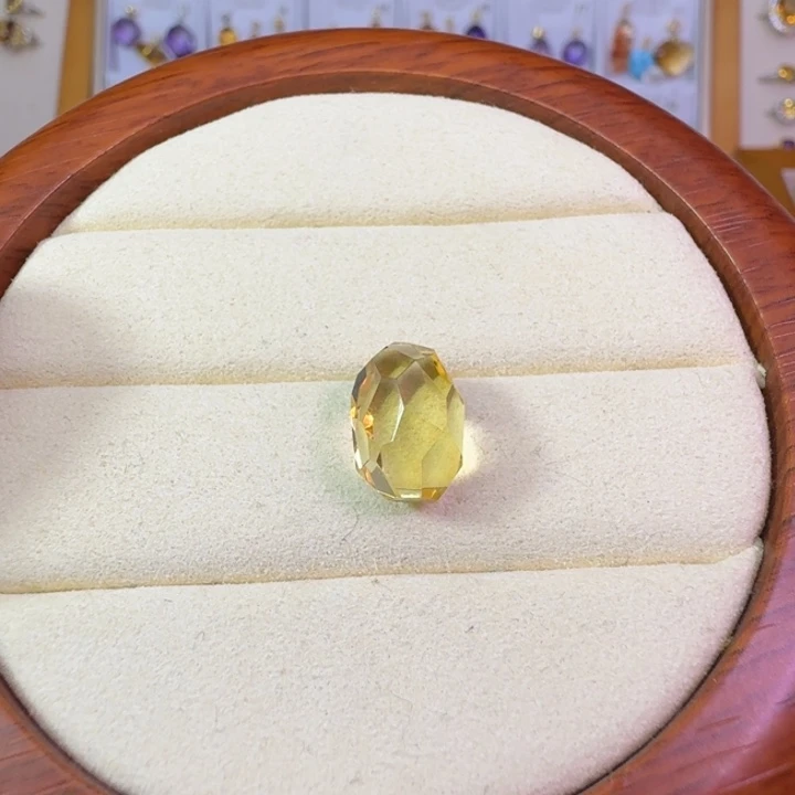 未镶嵌颈饰黄晶吊坠