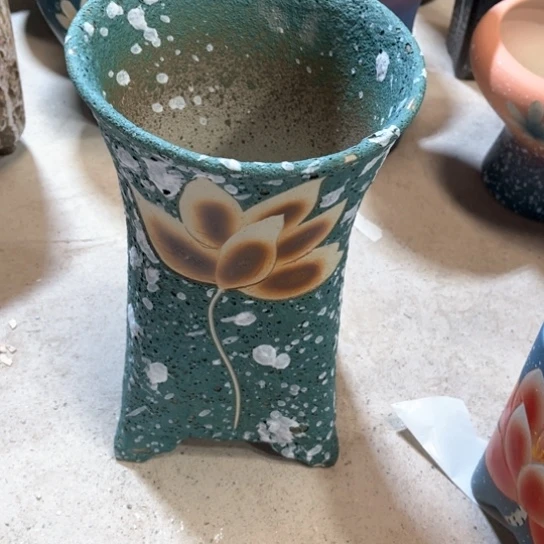 罐默认微瑕，有孔编号13-75