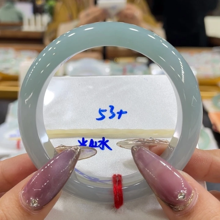 翡翠手镯未镶嵌翡翠