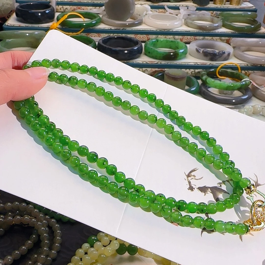 颈饰未镶嵌和田玉（碧玉）