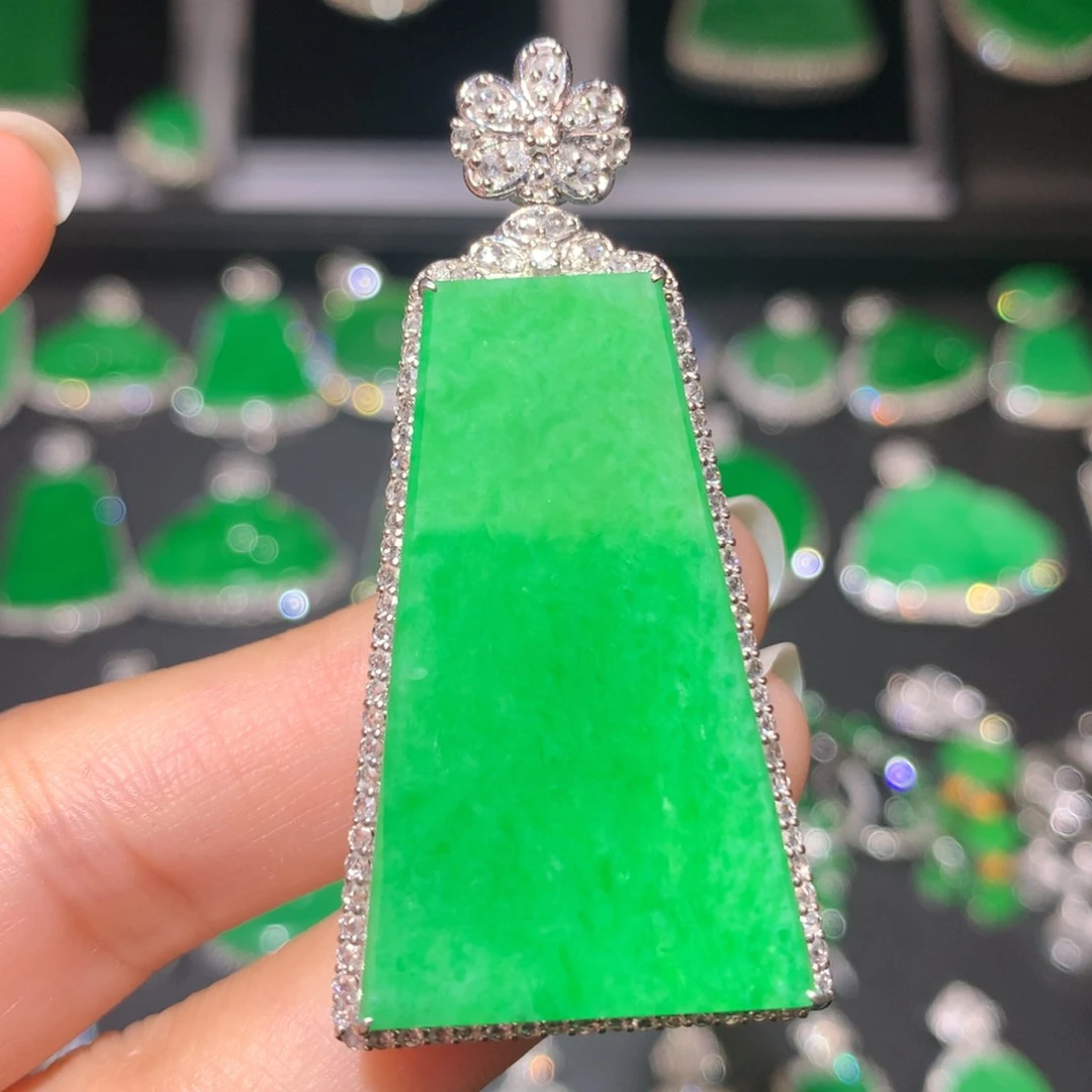 翡翠颈饰18K金镶嵌翡翠