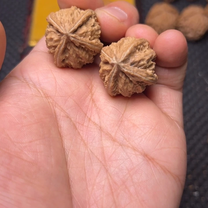 文玩核桃吊坠四棱