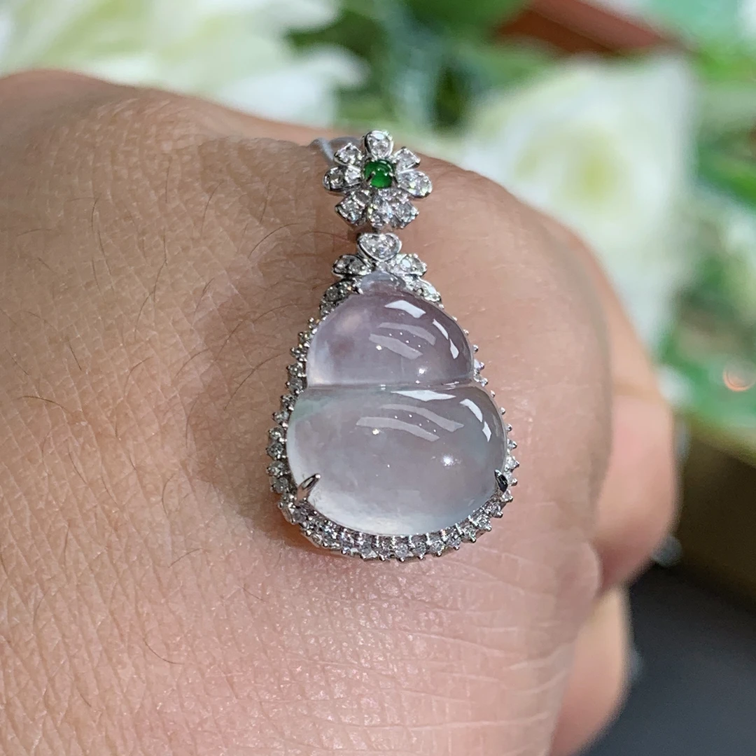 尺寸24.2×13.1×8.4缅甸天然翡翠A货18k金高冰玻起光葫芦吊坠