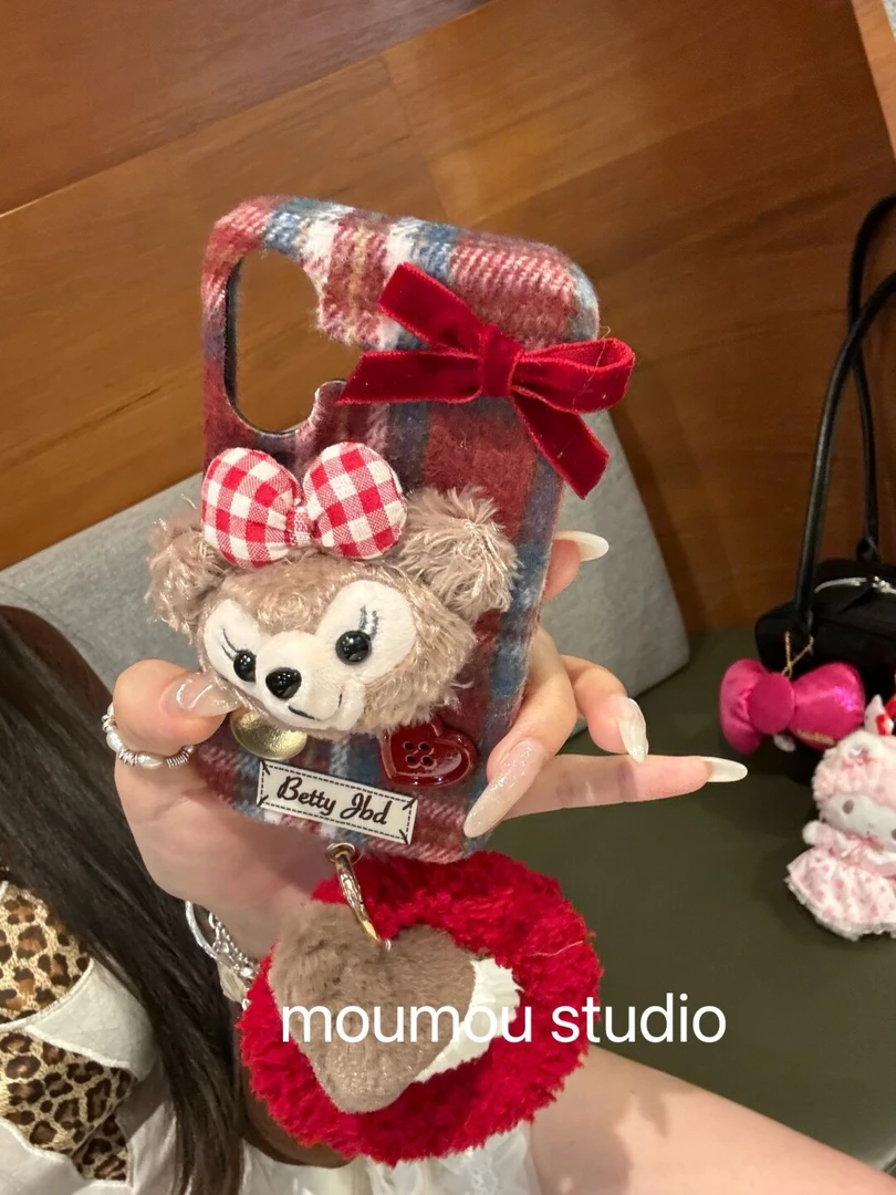 毛绒达菲熊蝴蝶结适用苹果17promax手机壳iphone16手提1514套13女