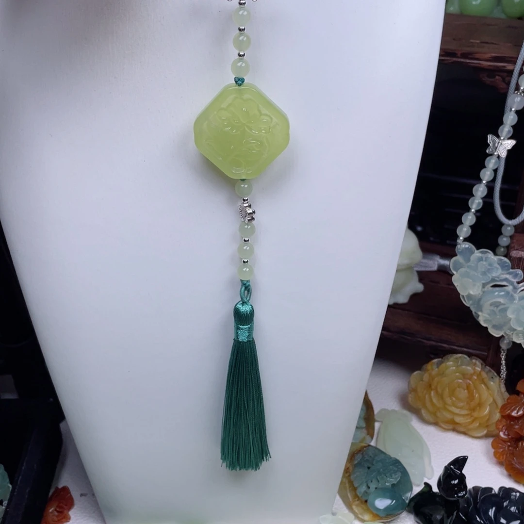 蛇纹石玉颈饰未镶嵌