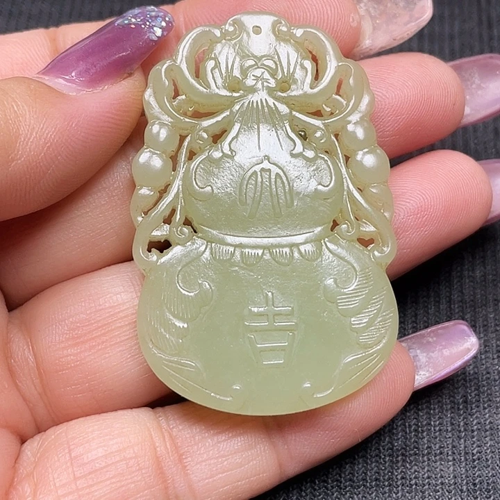 亚***军未镶嵌和田玉挂件
