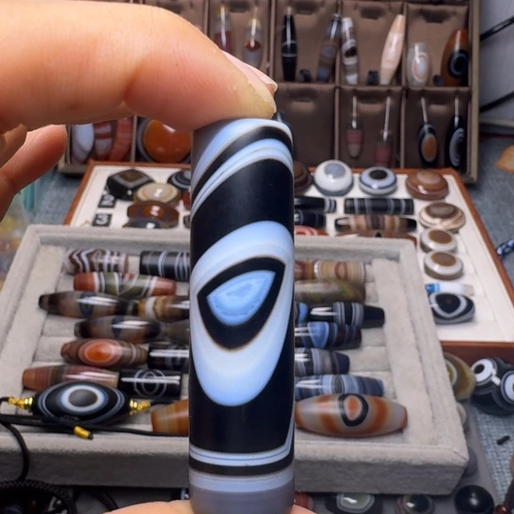 莲***生玛瑙/玉髓未镶嵌颈饰