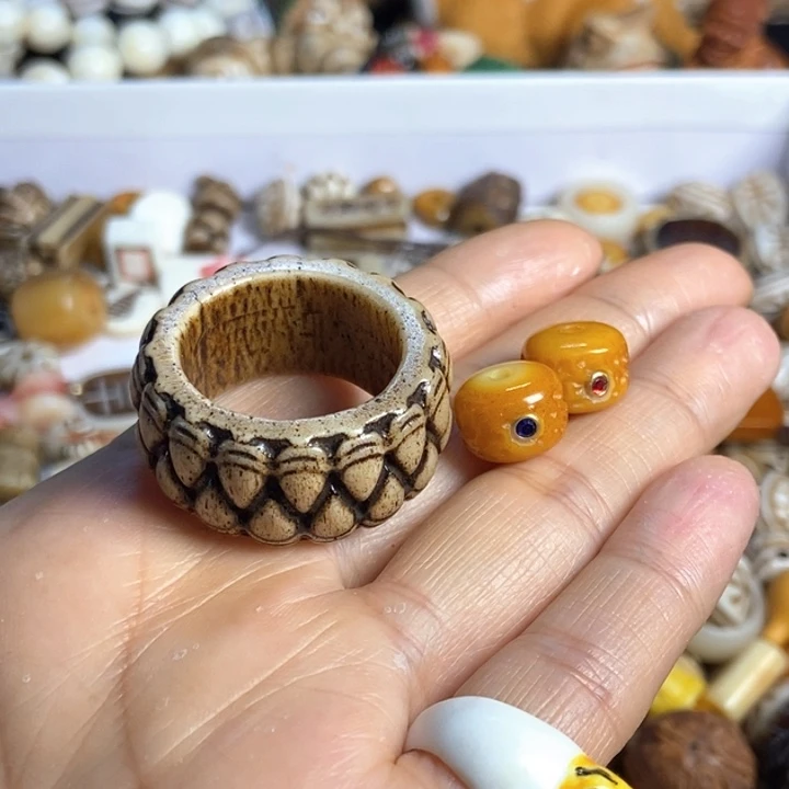 ?*头配饰驼骨雕刻一起出