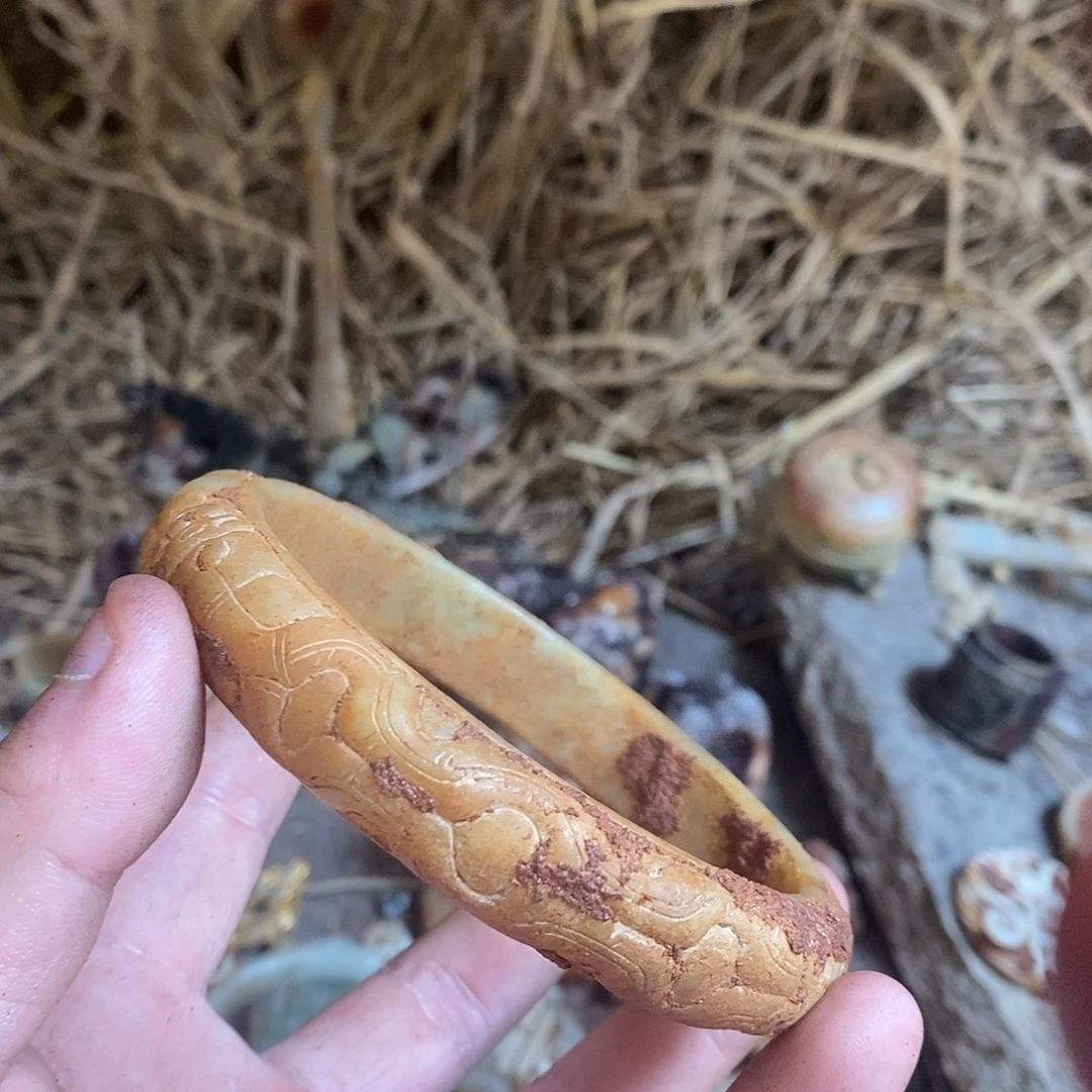 颈饰未镶嵌和田玉（糖玉）