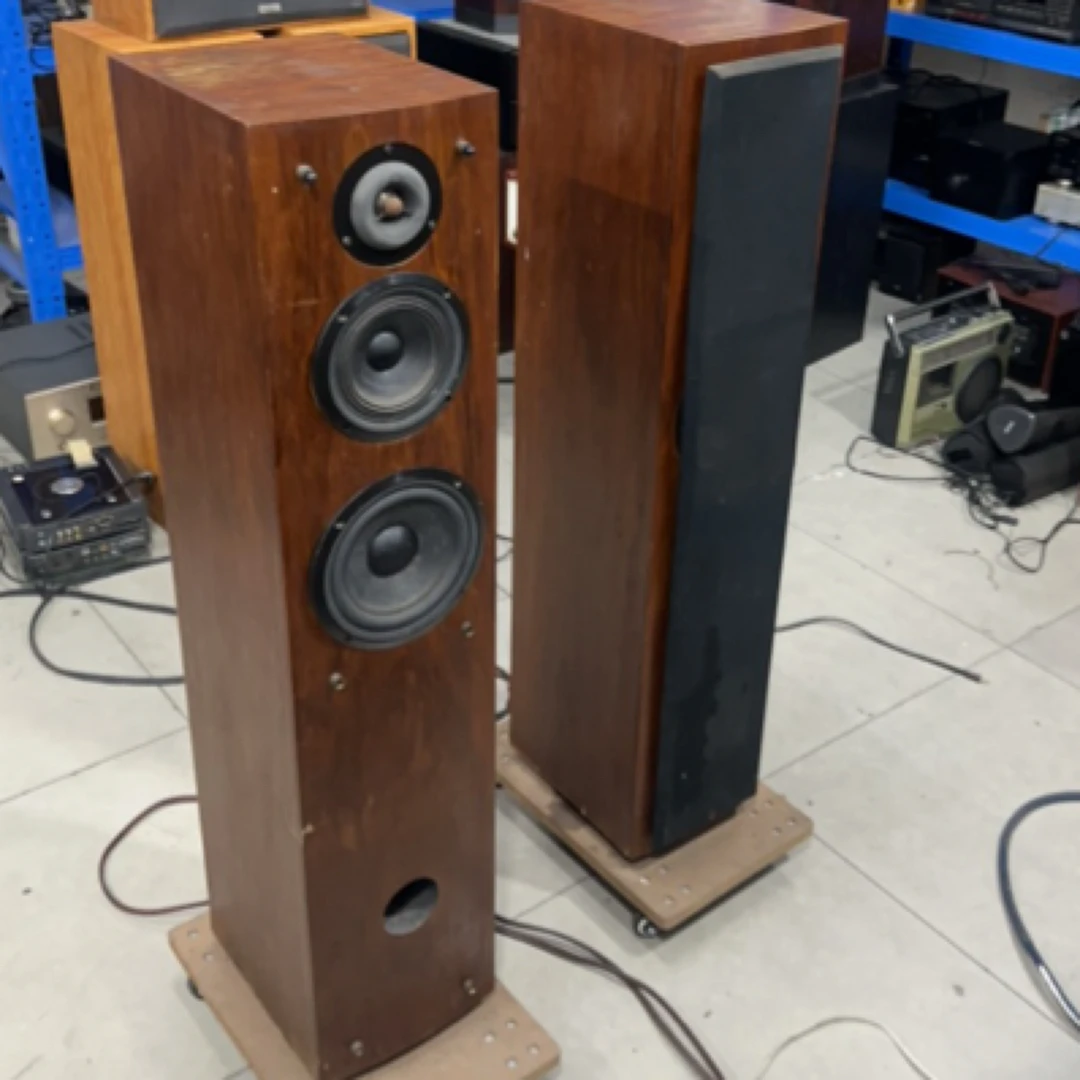 9新  三角落地音箱