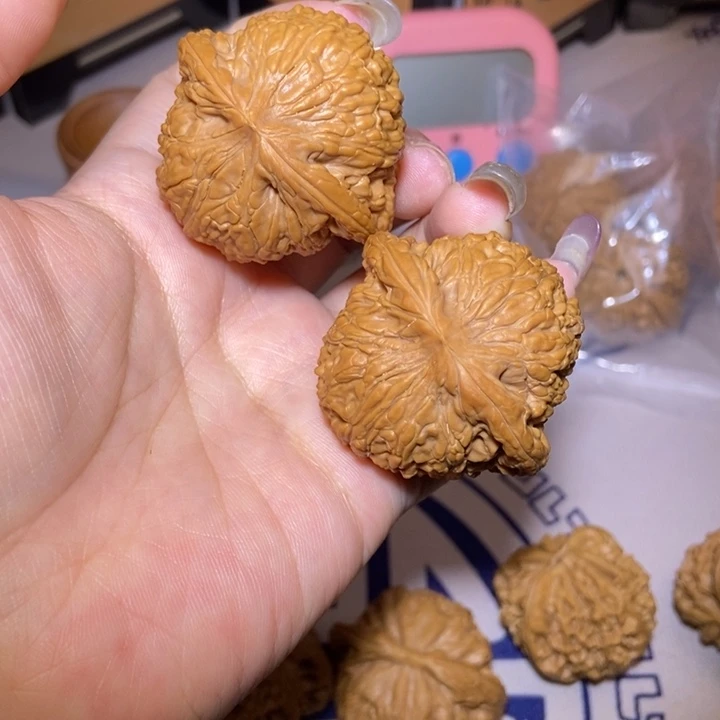 文玩核桃把件43尺全品绣球狮子头