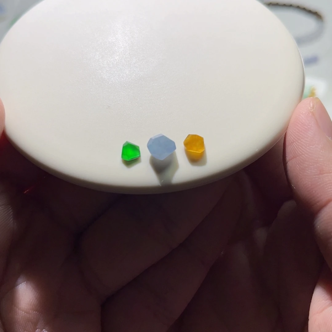 散珠翡翠裸石3颗