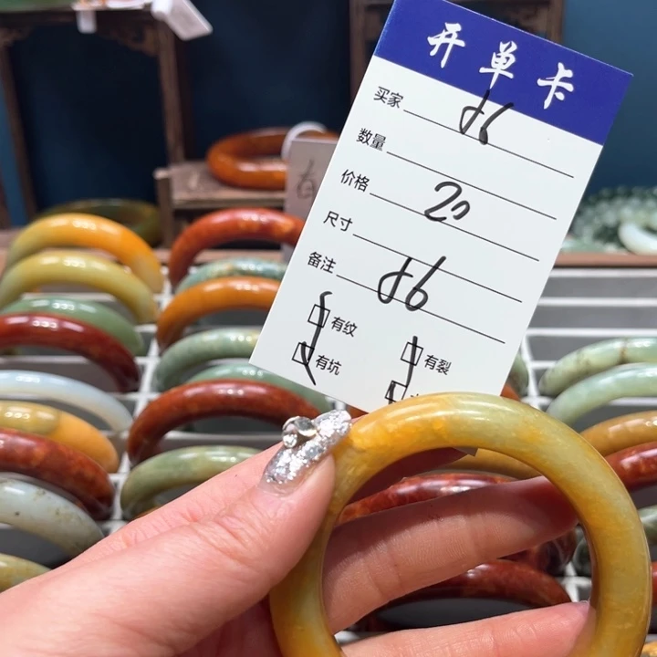 蛇纹石玉手镯未镶嵌小****?