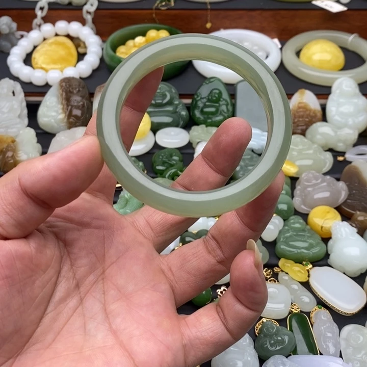 光***人和田玉未镶嵌手镯