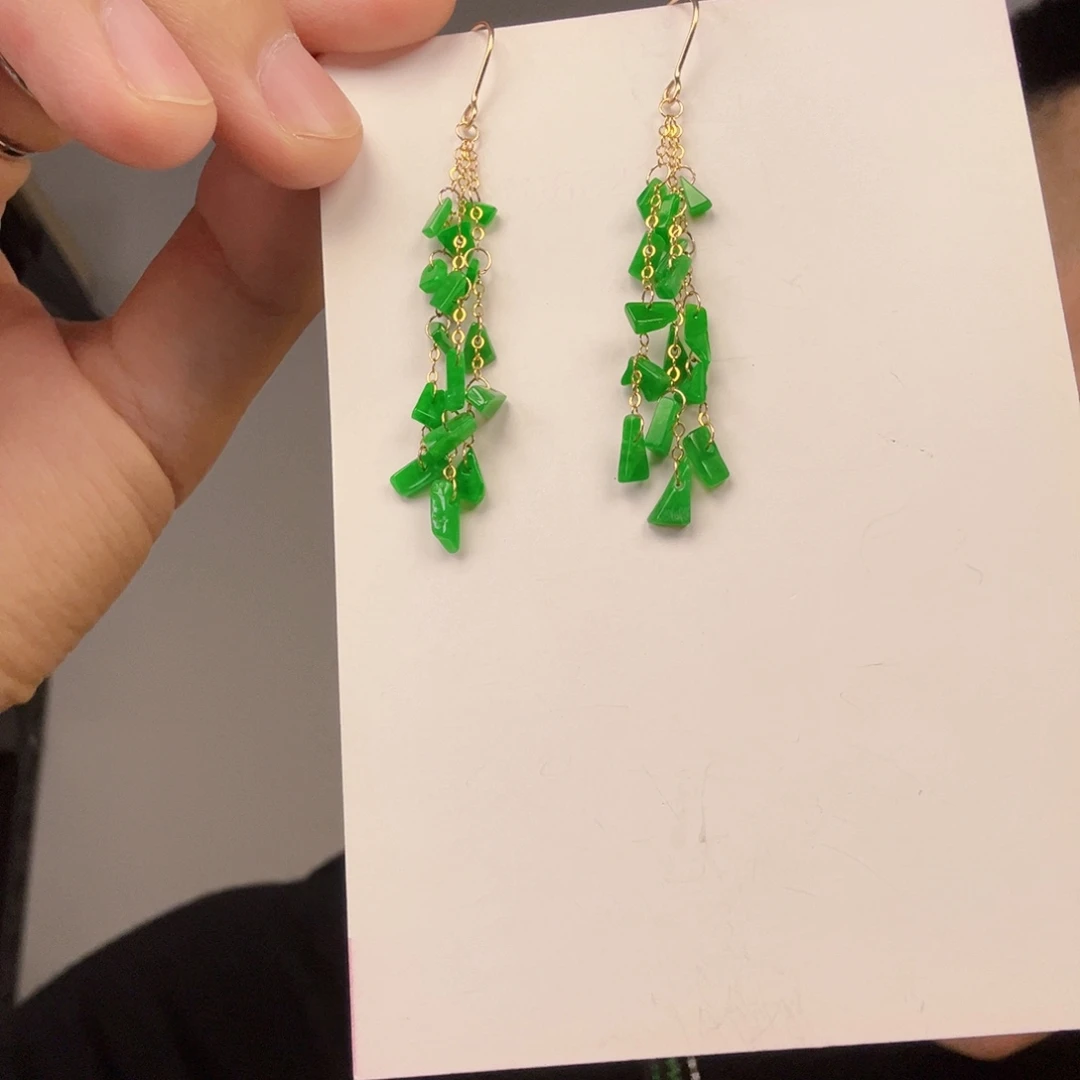 翡翠未镶嵌颈饰一件