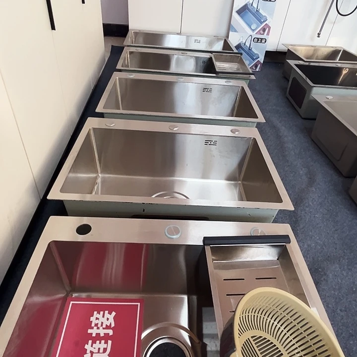 方形款65.45单槽，圆龙头全套配齐