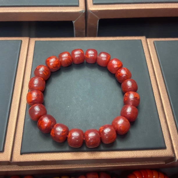 高品质原矿川料南红老型妖火焰手串