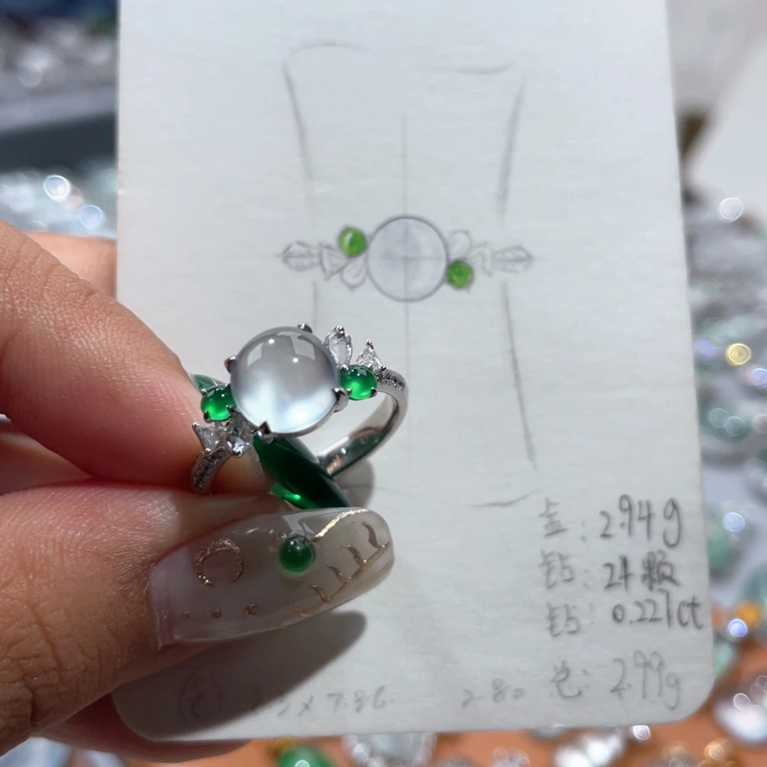 翡翠18K金镶嵌颈饰蛋面戒指