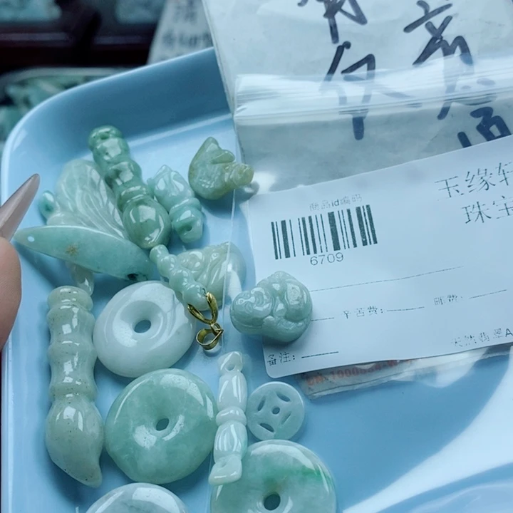 翡翠未镶嵌颈饰翡翠
