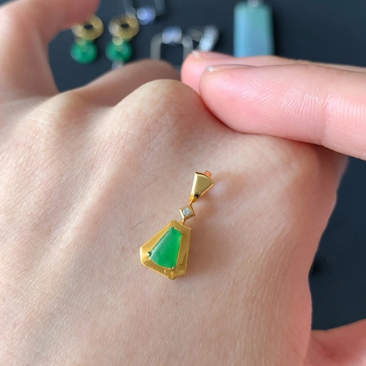 翡翠18K金镶嵌吊坠(不含链)
