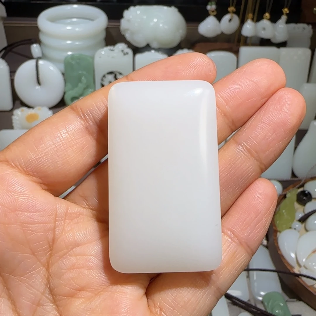 S***a和田玉未镶嵌颈饰