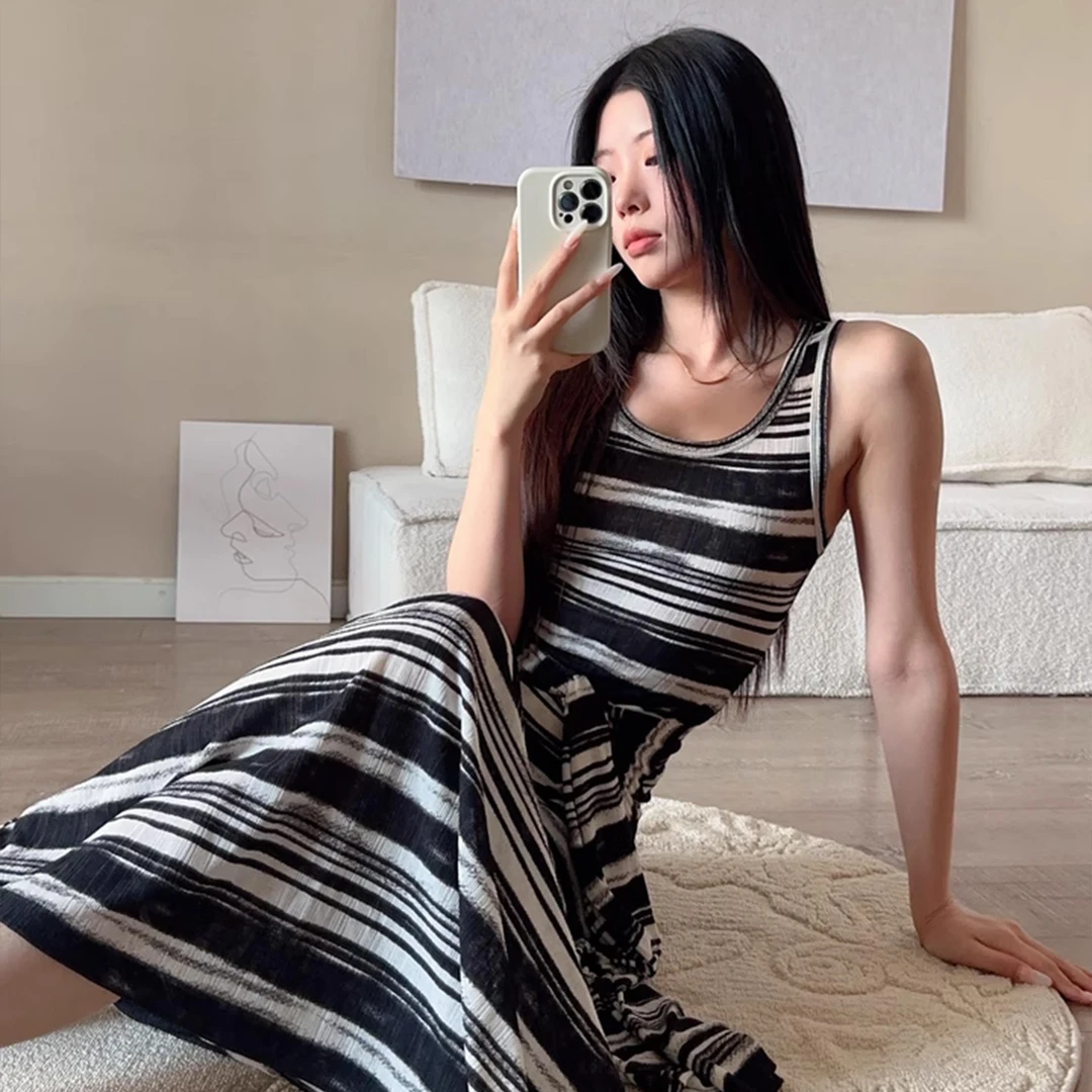 韩系老钱风松弛感假两件条纹绑带背心裙黑白撞色长款连衣裙女夏季