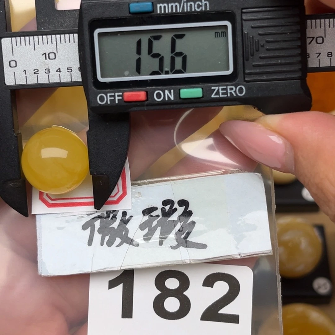 未镶嵌蜜蜡裸石微瑕