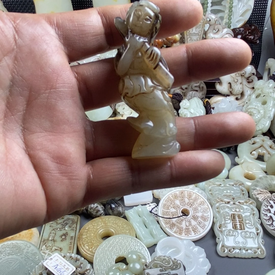 陈***书和田玉（糖玉）未镶嵌颈饰