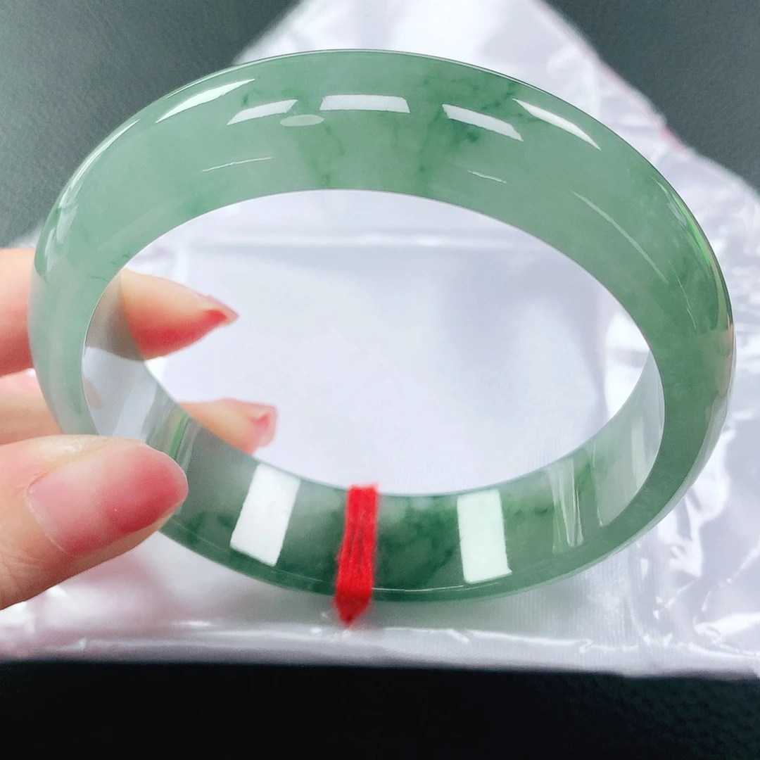 翡翠手镯未镶嵌59圈