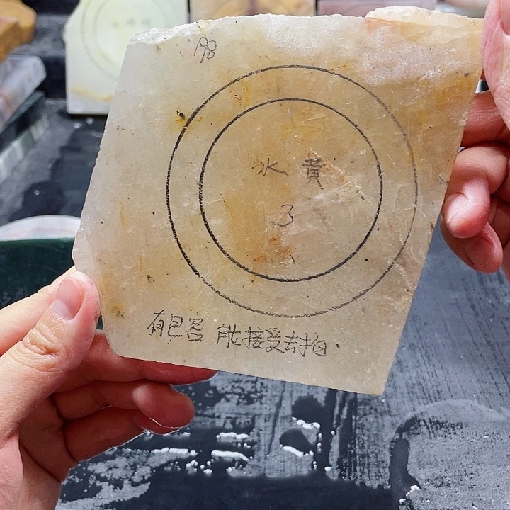 石英质玉未镶嵌手镯定制