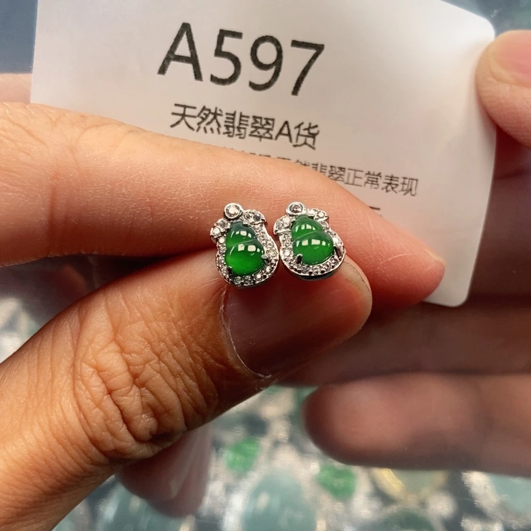 【闪购商品】翡翠吊坠(不含链)未镶嵌