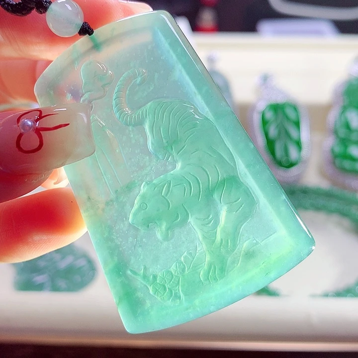 翡翠颈饰未镶嵌天然