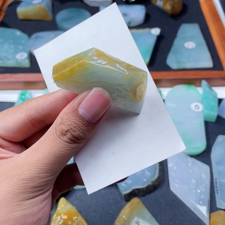 未镶嵌定制翡翠小挂件料