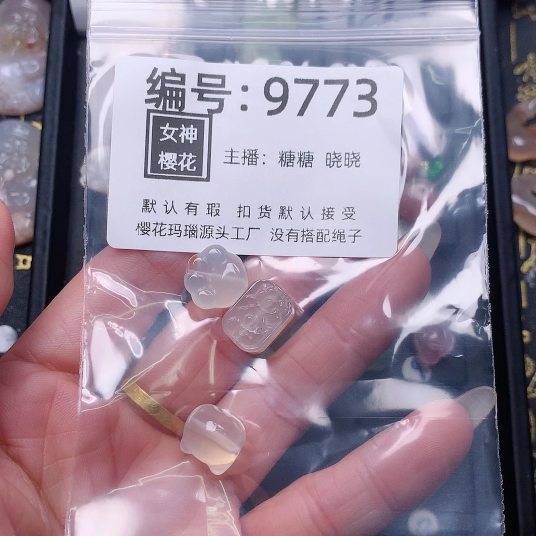 玛瑙/玉髓颈饰合金菀**卿
