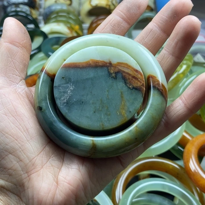 蛇纹石玉未镶嵌手镯