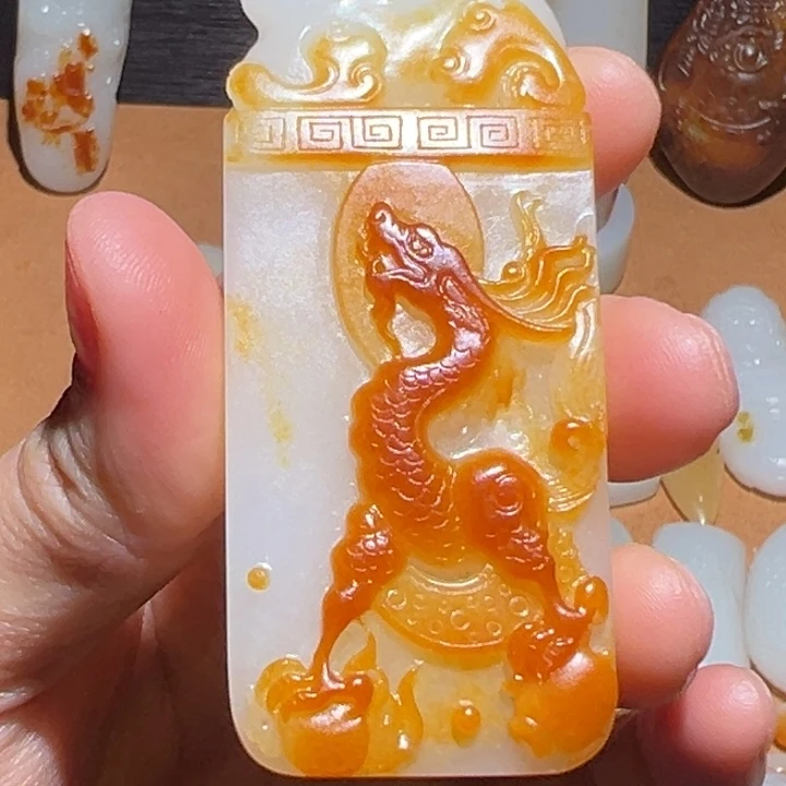 转***空和田玉未镶嵌颈饰