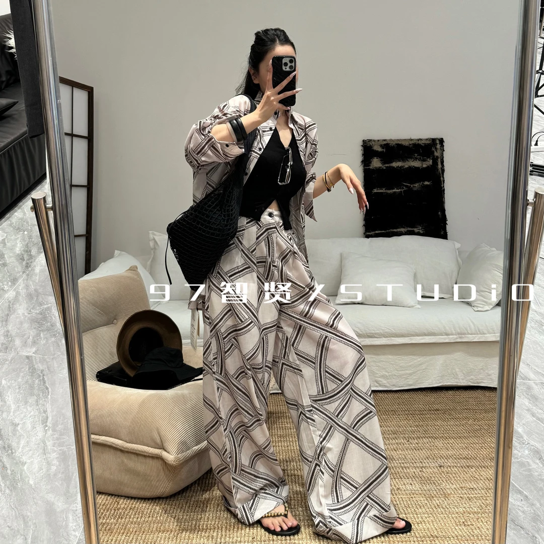 智贤 【电影感老钱风度假衬衣链条印花防晒廓形套装】