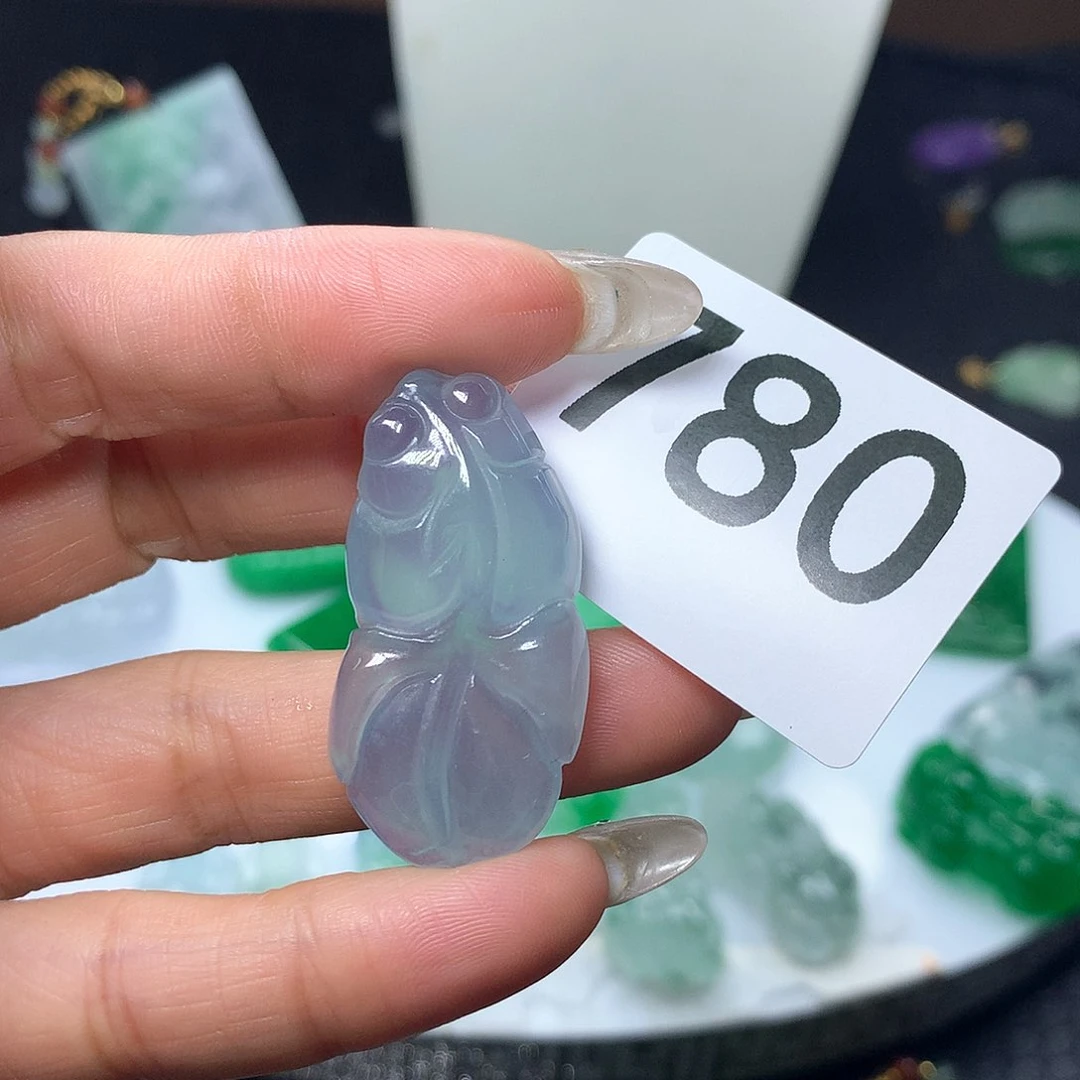 翡翠吊坠(赠链)未镶嵌