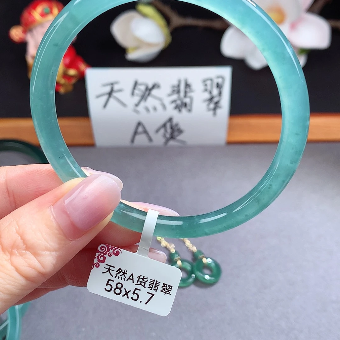 翡翠手镯(圆镯)未镶嵌