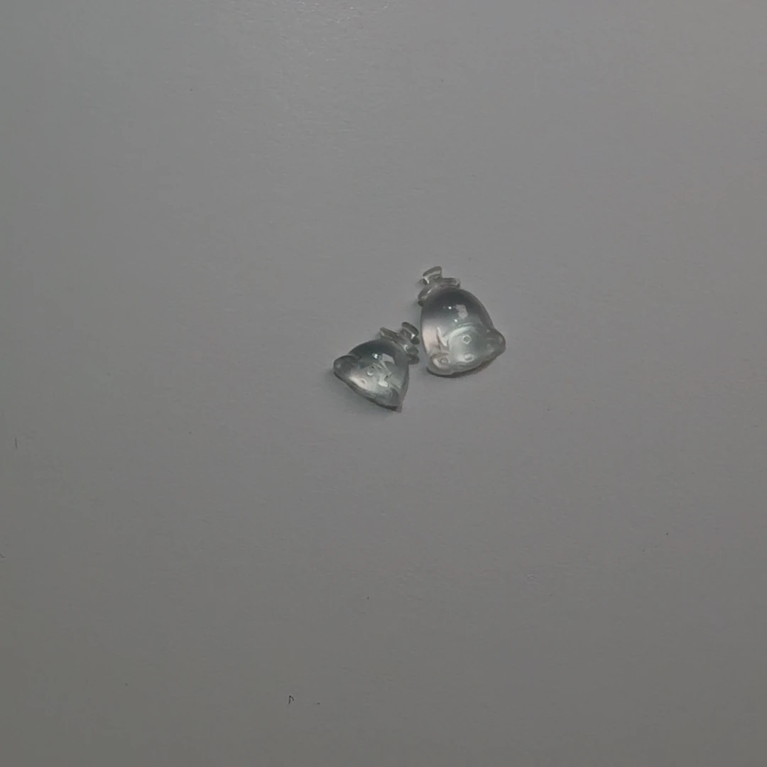 翡翠未镶嵌颈饰莲蓬