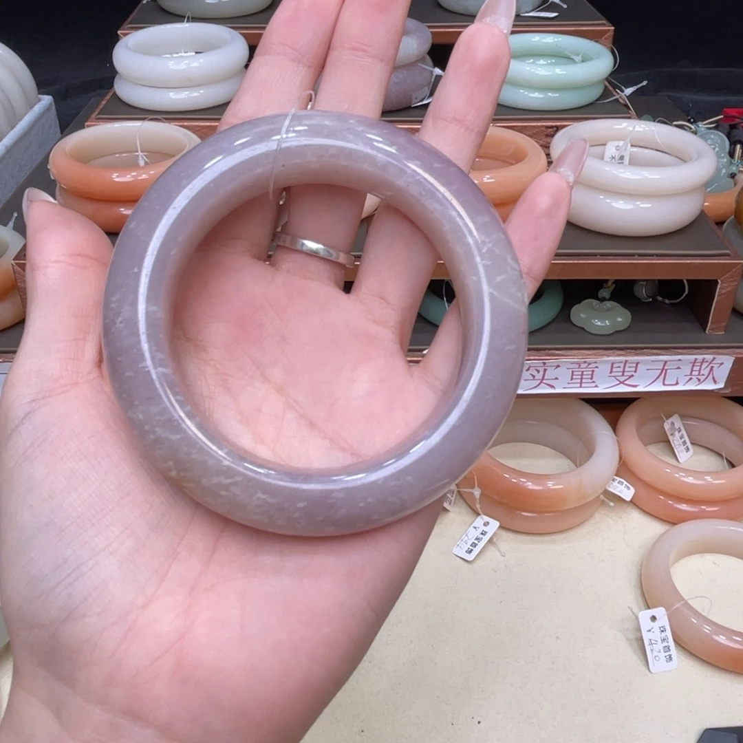 莯****未镶嵌手镯石英质玉