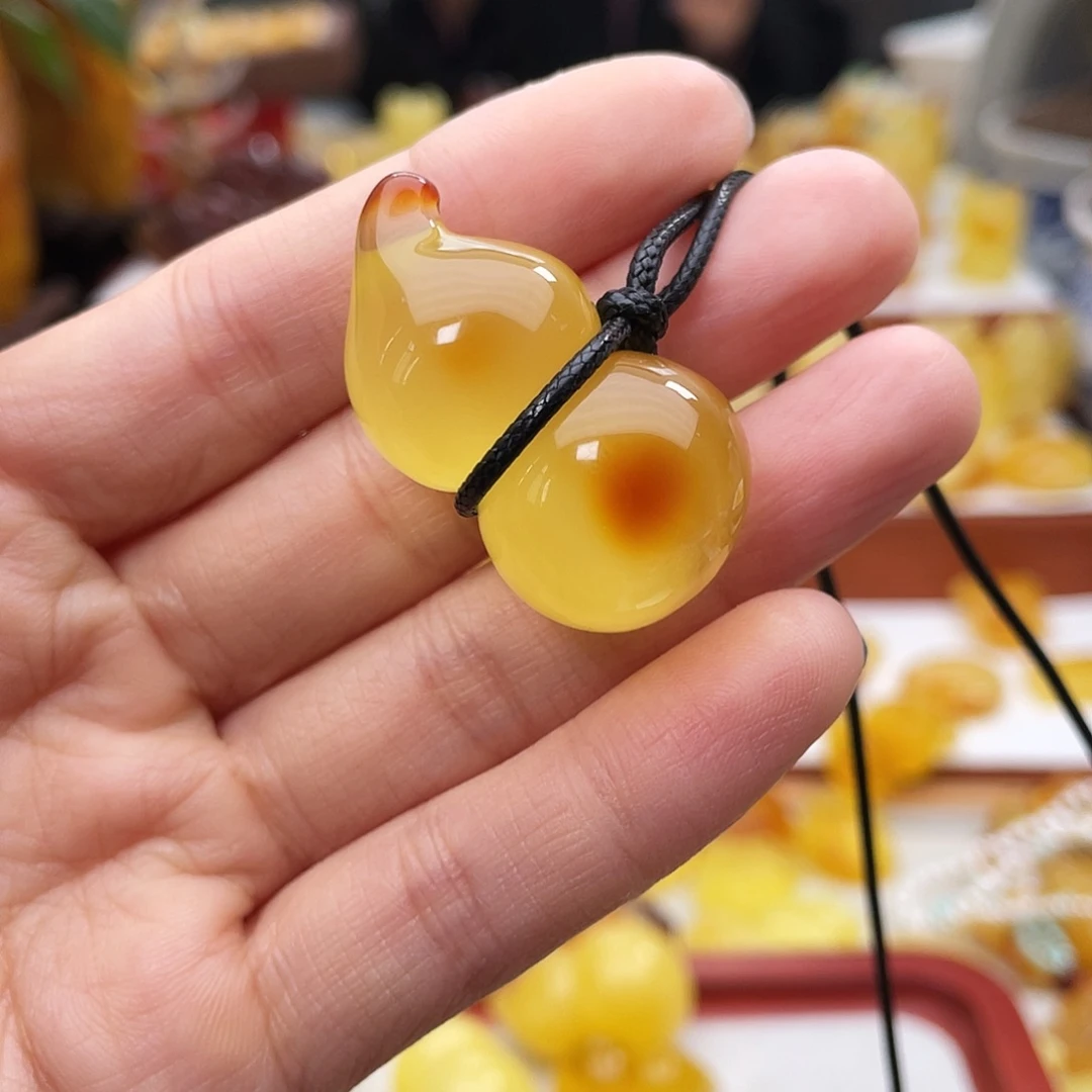琥珀未镶嵌吊坠(赠链)