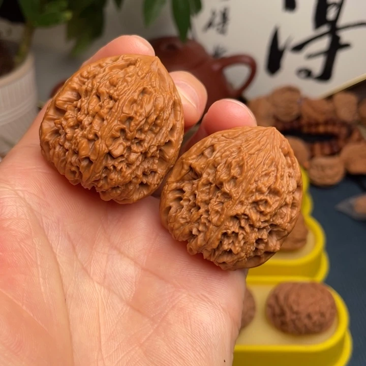 文玩核桃把件凹底南疆石38