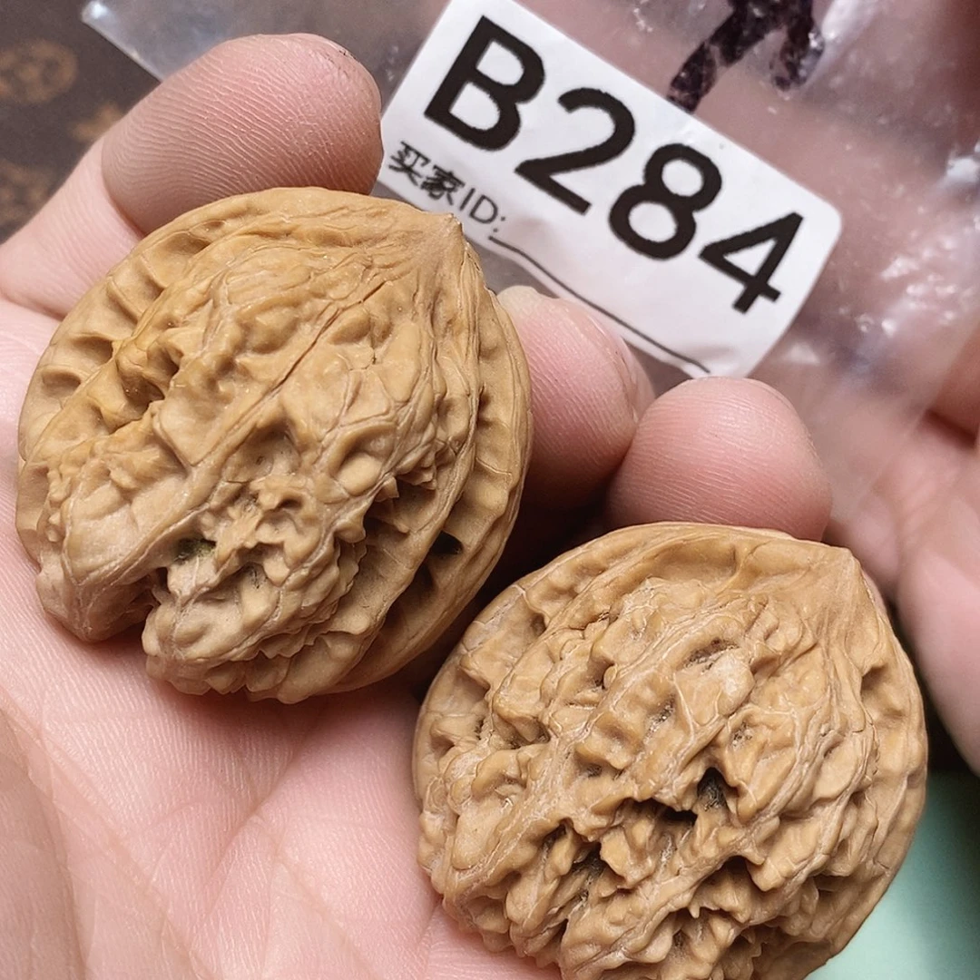 文玩核桃把件马蹄。