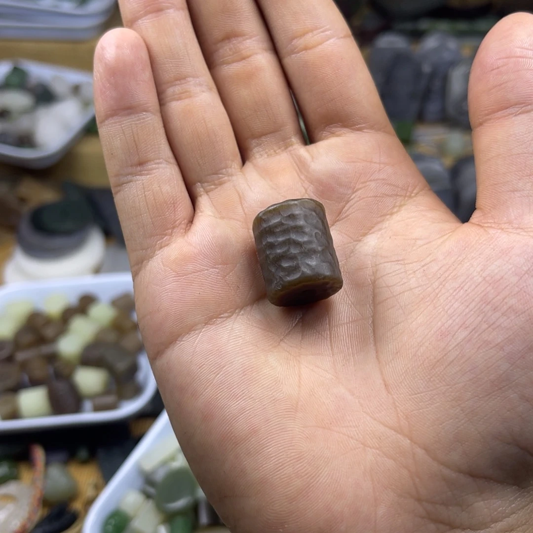 和田玉未镶嵌颈饰朵*侠