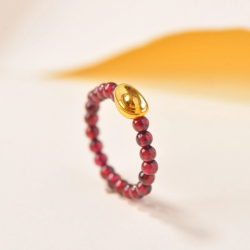 【新年补贴】足金金元宝搭配天然石榴石弹力绳金元宝戒指