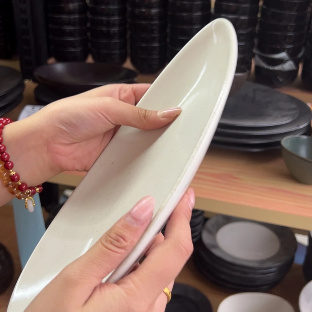 新骨瓷111瑕疵慎拍 冰点白 12寸柳叶盘