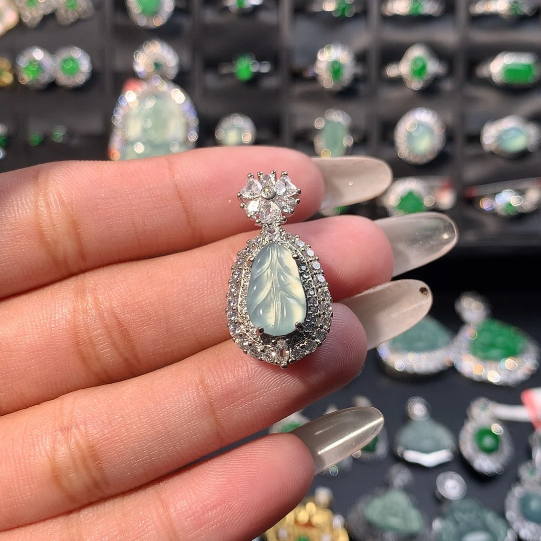 翡翠未镶嵌颈饰叶子