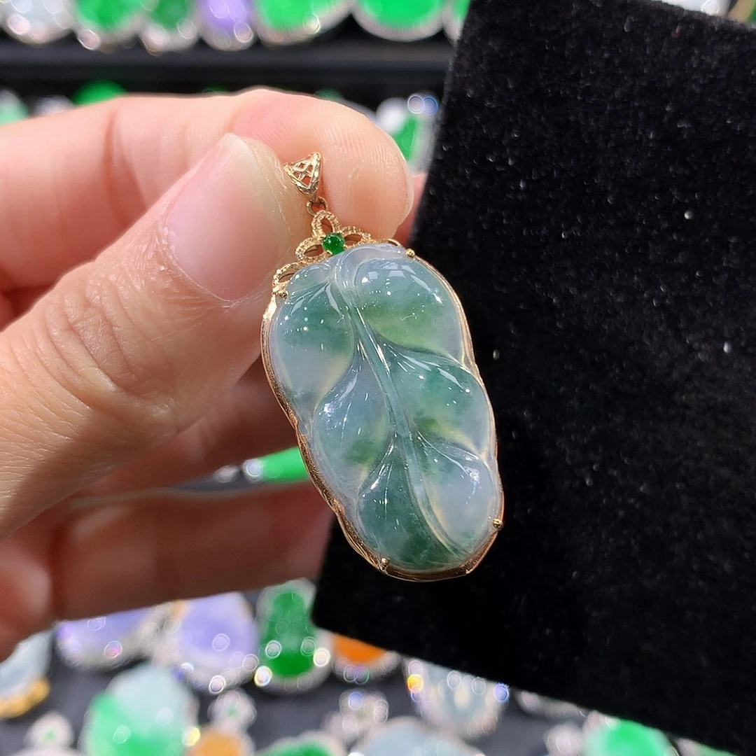 翡翠18K金镶嵌颈饰